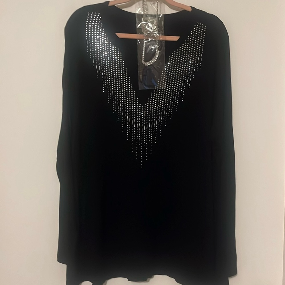 3X long sleeve black tunic with beautiful silver stud design at neckline